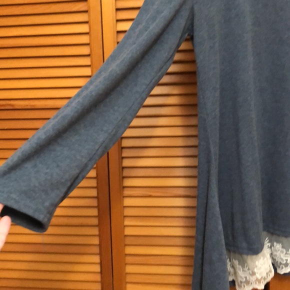 Wekili Blue knit shirt dress with lace - Picture 2 of 6